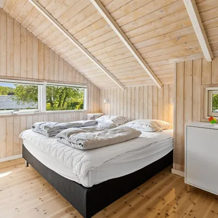 Esther - 500m From The Sea By Interhome